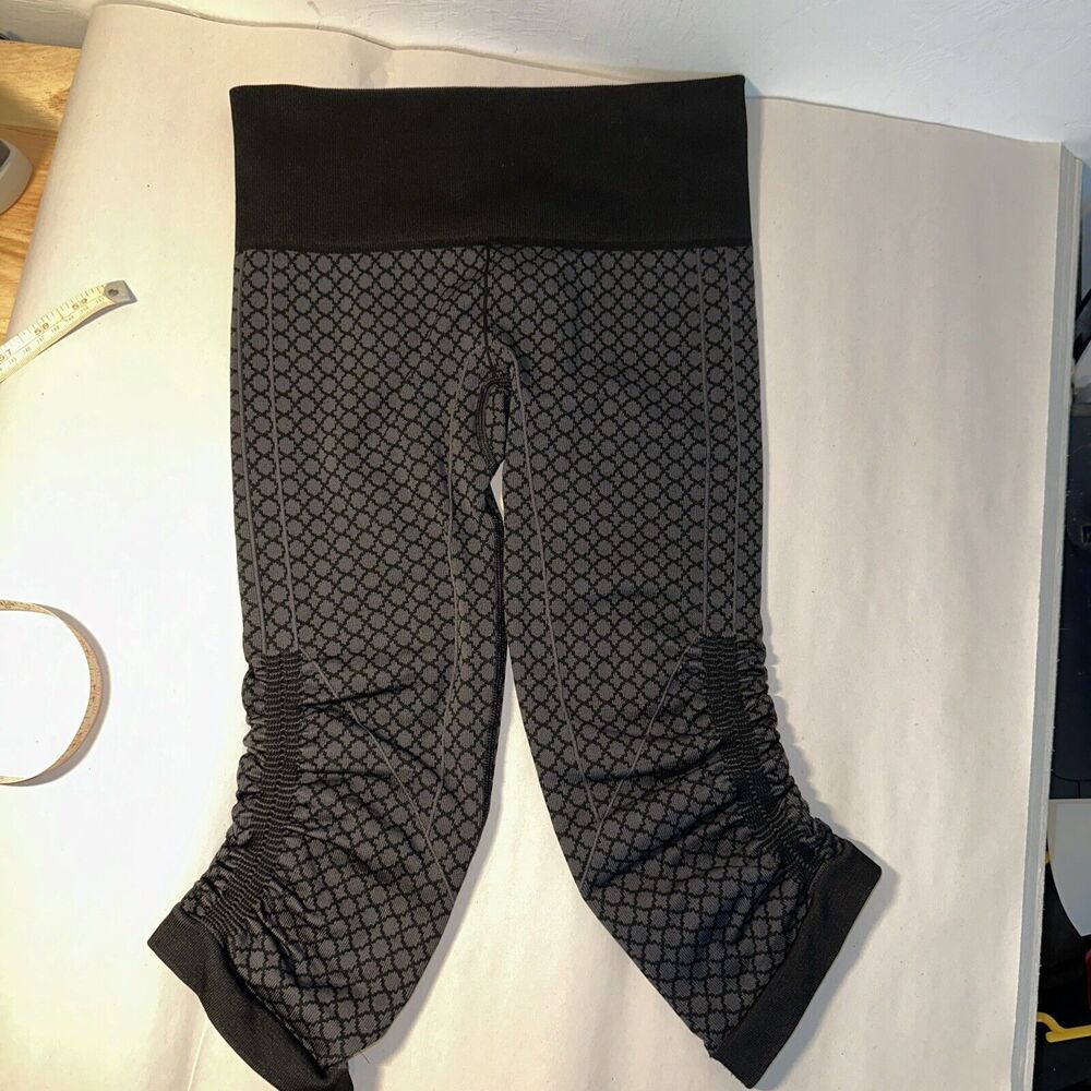 Lululemon In The Flow Crop II Black and Grey Leggings Size 4 Excellent Condition